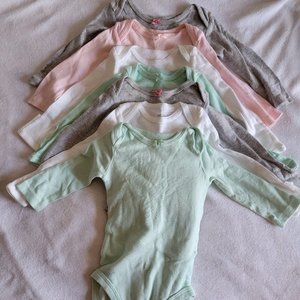 Newborn & 3Month long sleeve onesies. (7 Items)